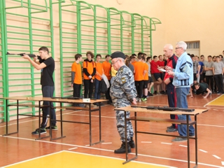 А НУ-КА, ПАРНИ!
