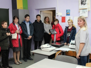 МЫ СНОВА ОТКРЫВАЕМ ДВЕРИ